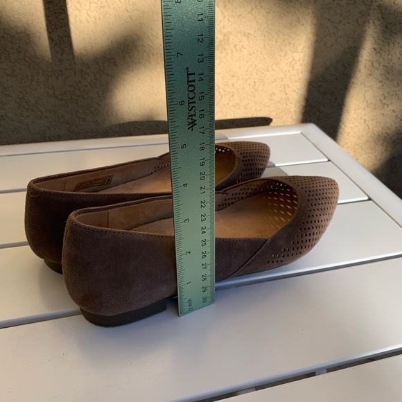 Vionic brown suede perforated pointy toe ballet flats size 7 - Picture 6 of 13